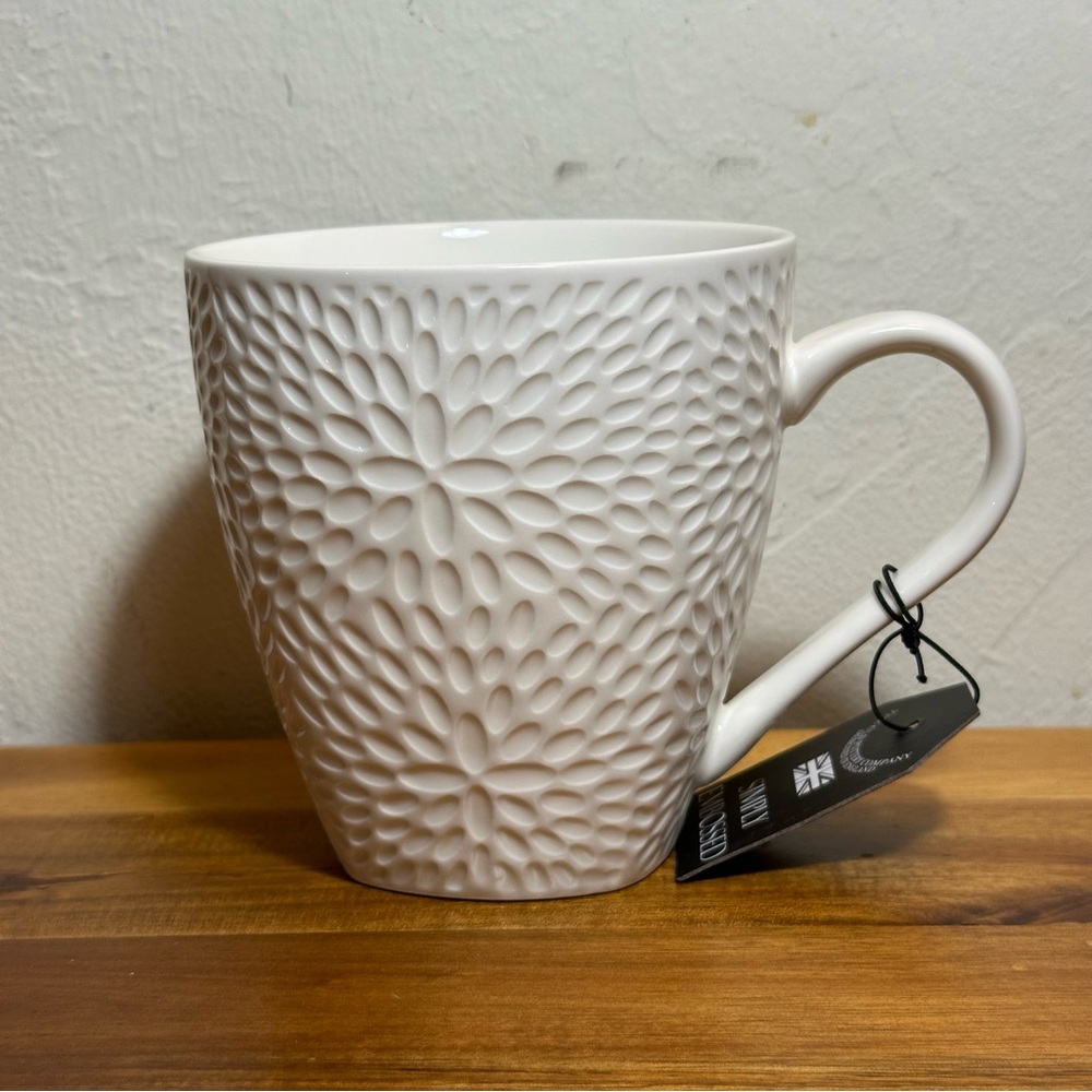 The Old Pottery Company Embossed Mug White Cottage Farmhouse floral🌸
